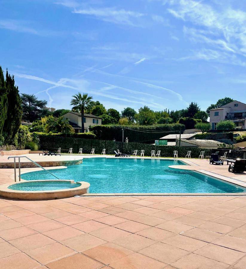 Mobile Home in Biot, Côte méditerranéenne (France)