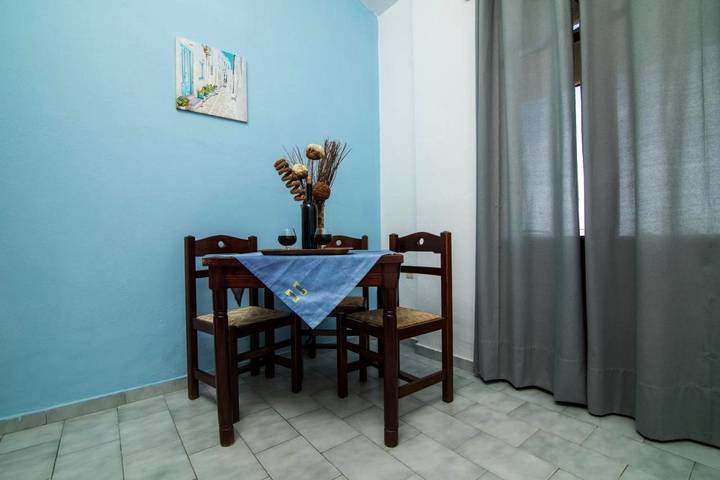 Gîte pour 2 personnes, avec jardin ainsi que piscine et terrasse à Chersónissos - 4