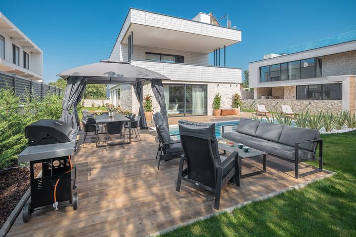 Villa pour 10 personnes, avec balcon à Funtana - 2