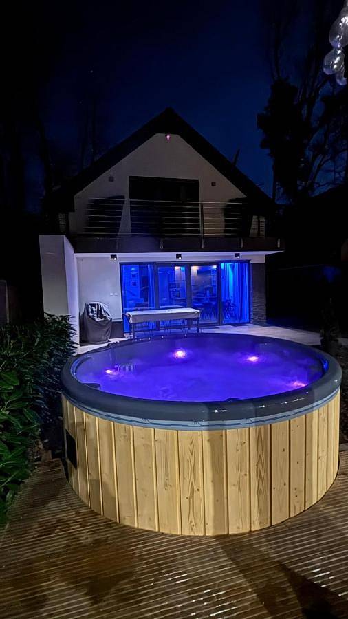 Ferienwohnung für 8 Personen, mit Whirlpool und Garten - 1