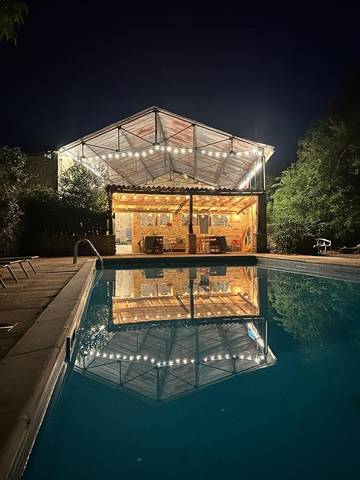 Gîte pour 4 personnes, avec piscine ainsi que jacuzzi et jardin, adapté aux familles dans Chives