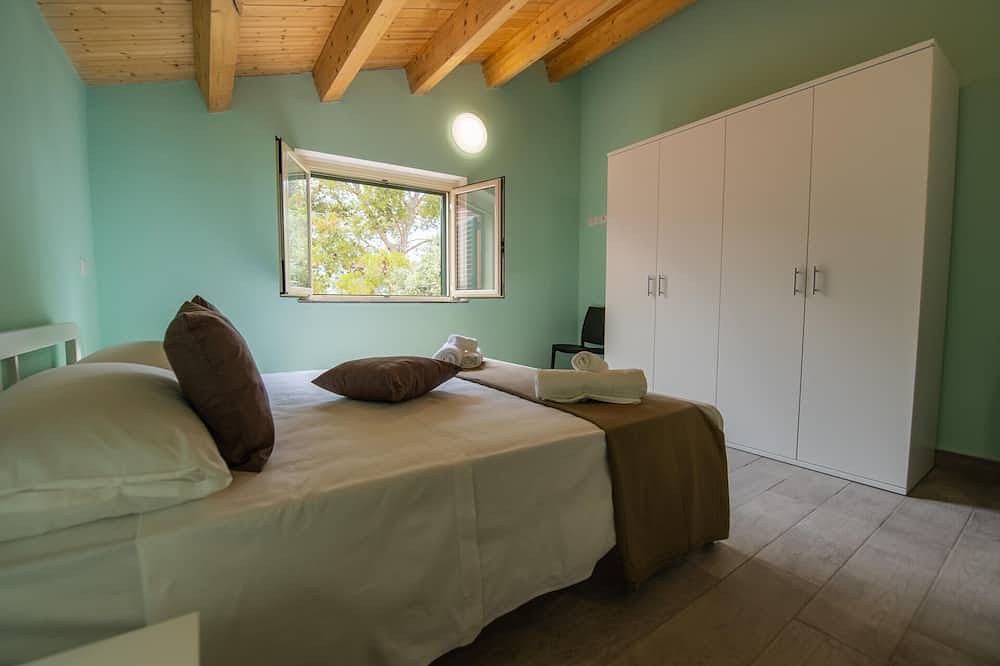 Appartamento intero, Vista Panoramica sulle isole Eolie con Piscina, palestra e Wifi - Apt Panarea in Patti, Provincia di Messina
