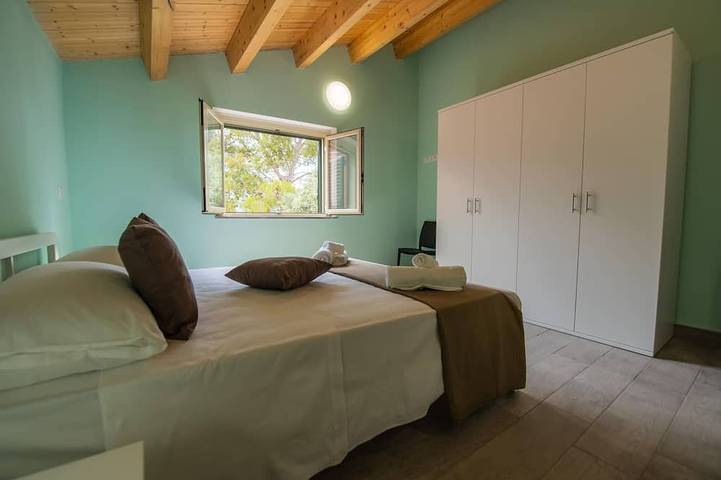 Appartamento intero, Vista Panoramica sulle isole Eolie con Piscina, palestra e WiFi - Apt Panarea in Patti, Provincia di Messina
