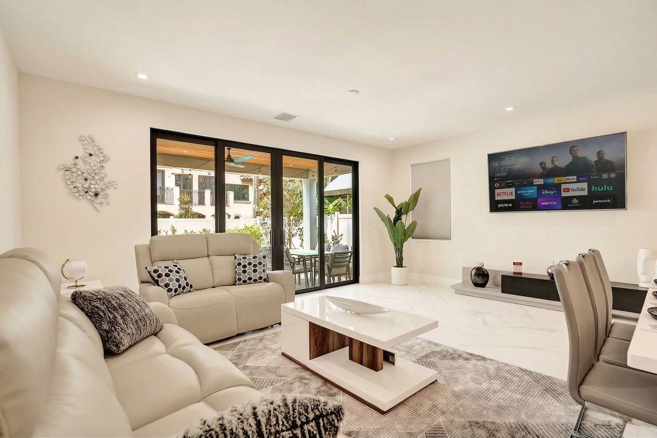 4Br w htd Pool  Walk to Las Olas  5mins to Beach in Fort Lauderdale, Broward County