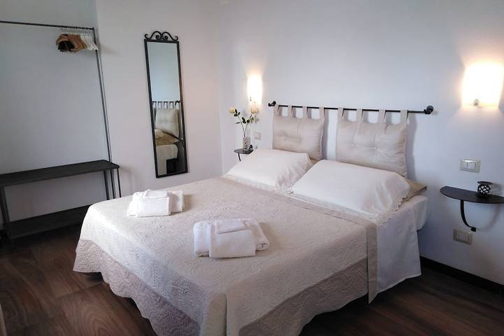 Appartamento intero, Delightful country house, Private Pool,garden and free parking in Sarzana, Parco Naturale Regionale di Montemarcello-Magra-Vara