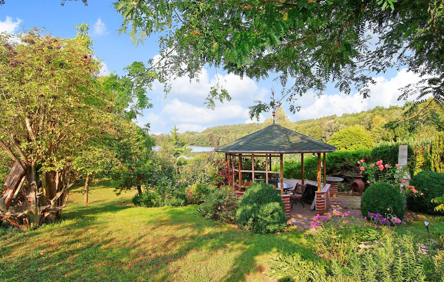 Ganze Ferienwohnung, Strandnahe Wohnung mit Parkplatz, Küche & Internet - 100m zur Badestelle Wokuhl in Wokuhl-Dabelow, Mecklenburg-Strelitz