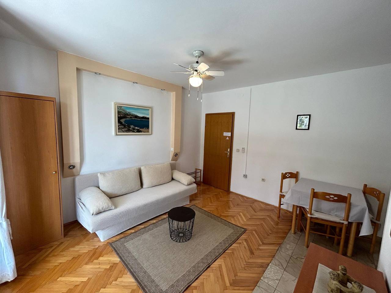 Entire holiday apartment, Holiday apartment for 4 people with terrace in Baska Voda, Makarska Riviera