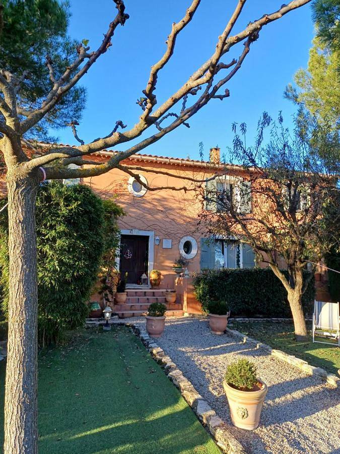 Location de vacances pour 2 personnes, avec vue et jardin à Saint-Saturnin-lès-Avignon - 2