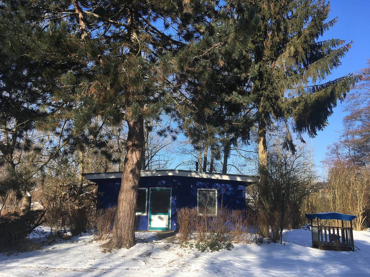 Ferienhaus 'Blauer Bungalow Am See' mit Seeblick, privater Terrasse und Wi-Fi in Klein Labenz, Warin