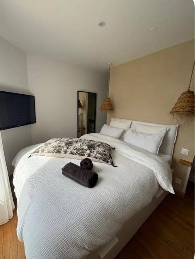 Location de vacances pour 2 personnes, avec piscine ainsi que jardin et vue à Saint-Martin-des-Champs - 3