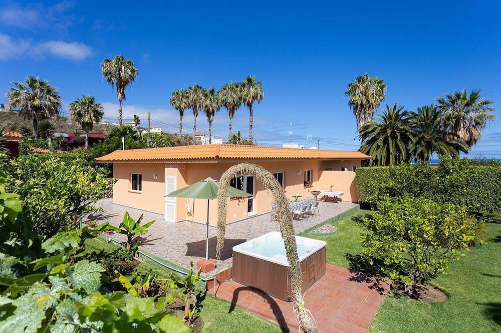 Bungalow for 8 People in Icod de los Vinos, North Tenerife
