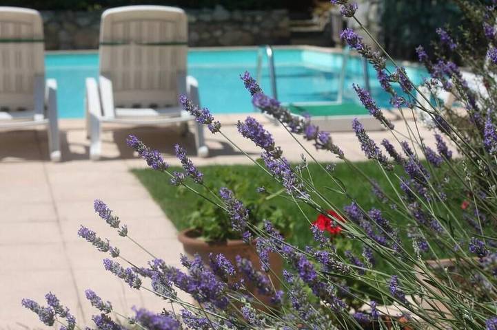 Ferienwohnung für 6 Personen, mit Garten und Pool sowie Balkon und Whirlpool in Gemeinde Menaggio