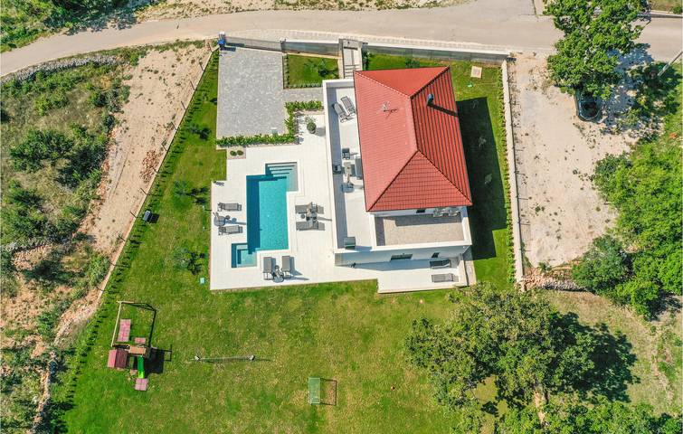 Geräumige 200 m² große Wohnung mit Pool, WLAN und Küche in Cista Velika, Dalmatinisches Zagora