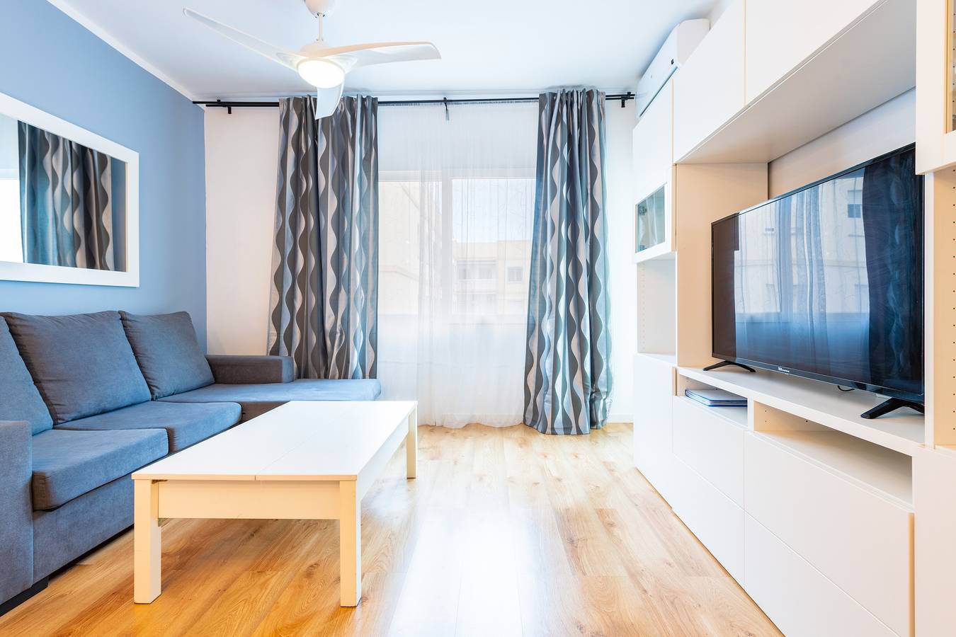 Apartamento entero, Apartamento vacacional Caracola con balcón, terraza cubierta y Wi-Fi in Vinaroz, Costa del Azahar