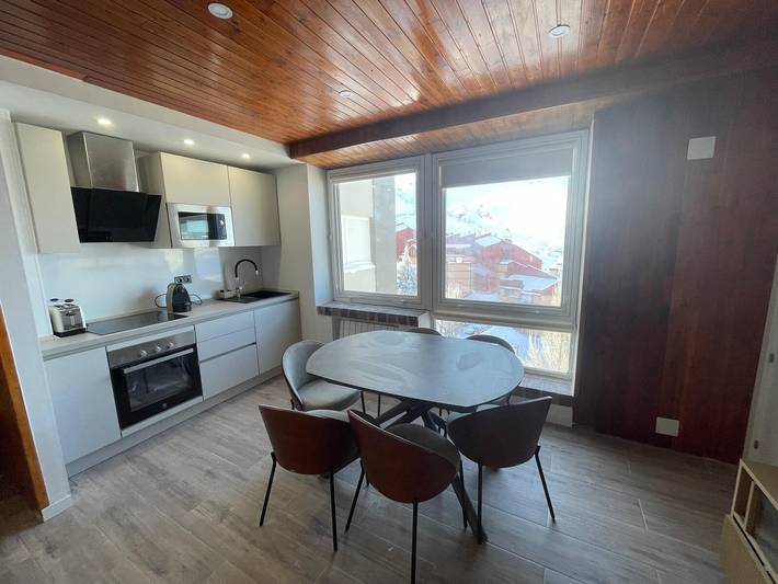 Entire apartment, Essence Sierra Nevada Apartment with Wi-Fi in Sierra Nevada Ski Resort, Monachil