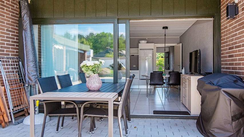 Ferielejlighed for 4 personer, med terrasse og pool i Fjellerup Strand