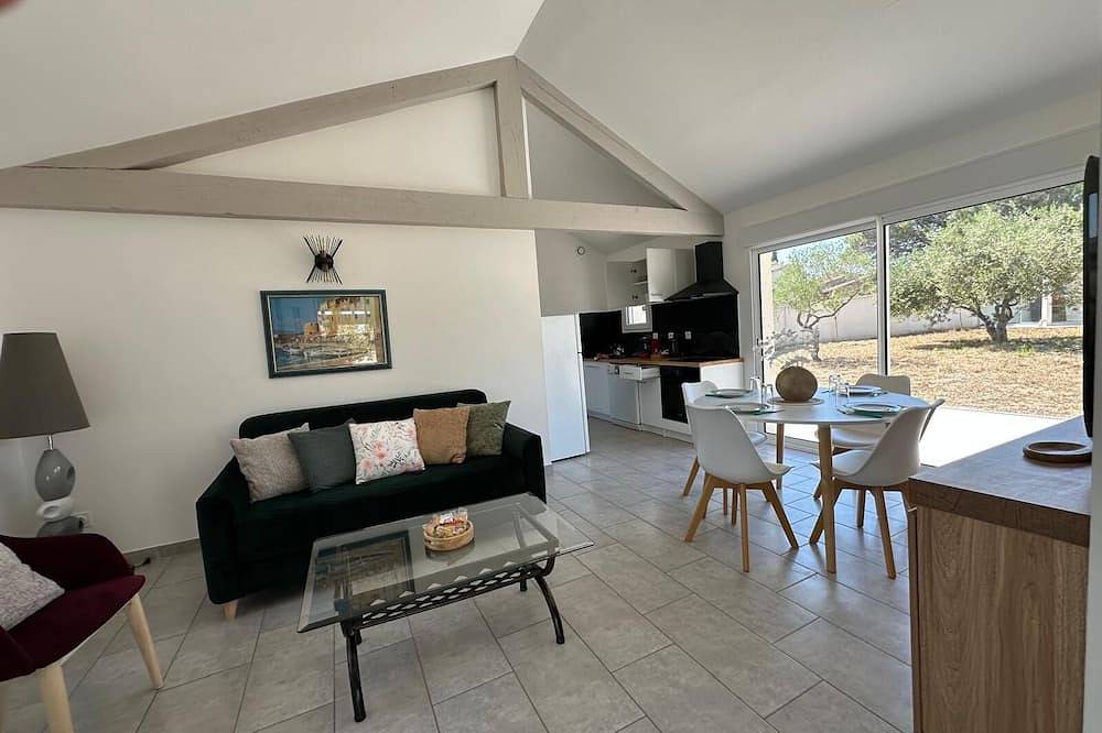 Air-conditioned house for 4 with view in Villeneuve-lès-Avignon, Nimes und Umgebung