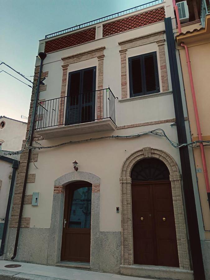 B&b per 4 persone, con balcone e vista lago, adatto a famiglie con bambini in Lesina (Italia)