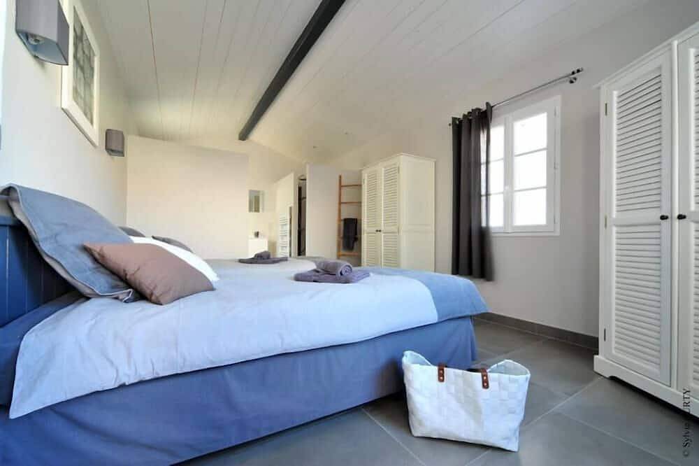 5min walk from the north beach, modern villa with private heated pool in Rivedoux-Plage, Ile de Re