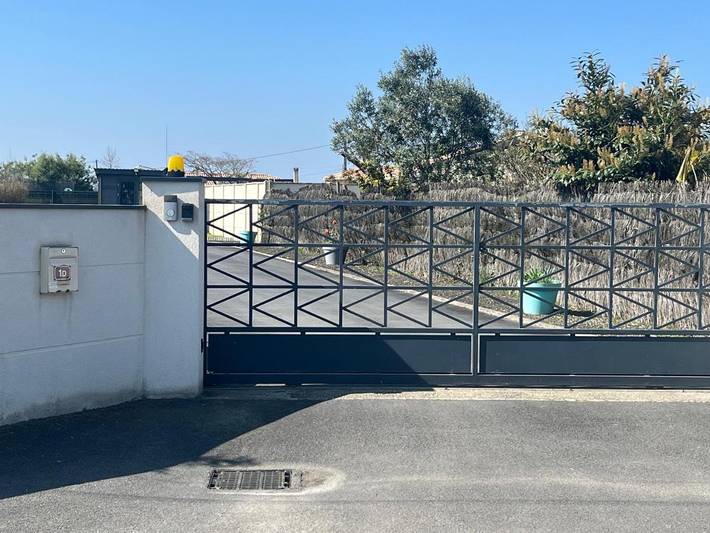 Gîte pour 2 personnes, avec piscine et terrasse ainsi que vue et jardin, animaux acceptés à Soussans - 4