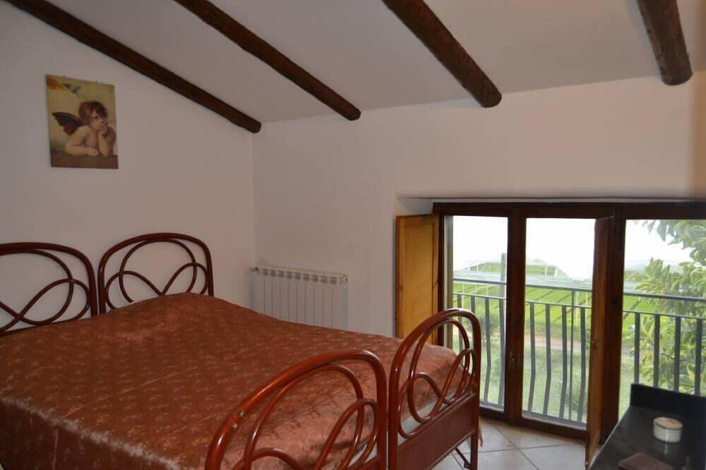 Appartamento intero, Caratteristico casale ottocentesco . Dimora tipica in Battipaglia, Costa tirrenica Campania