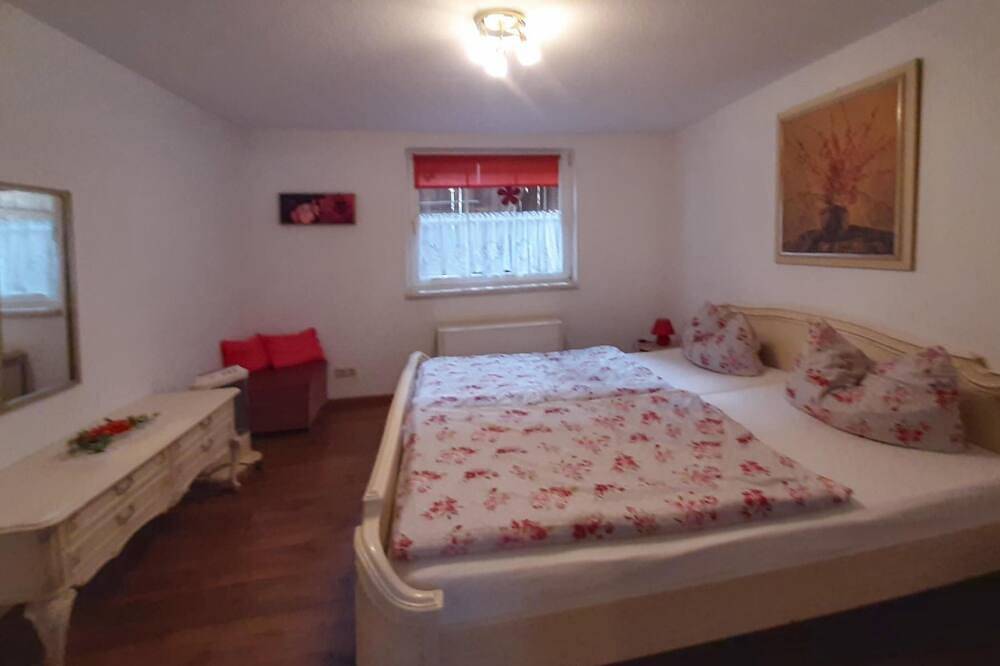 Ganze Wohnung, Schlichte Ferienwohnung im Harz mit Garten in Thale, Harzvorland