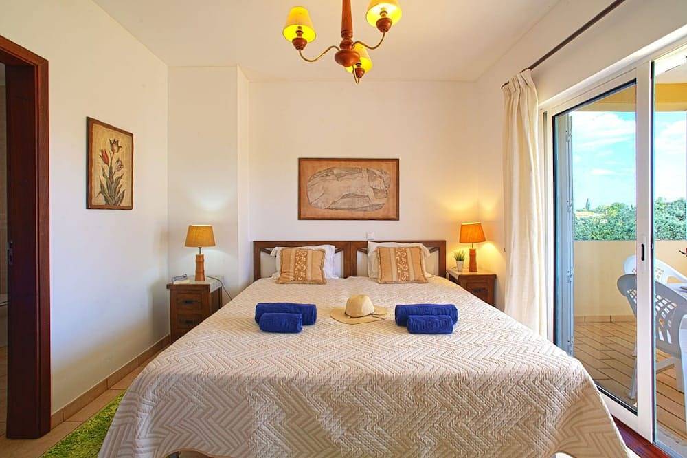 Wunderbares alleinstehendes Ferienhaus mit Klimaanlage, privatem Pool,  W-Lan, Tv und Terrasse in Estômbar, Lagoa