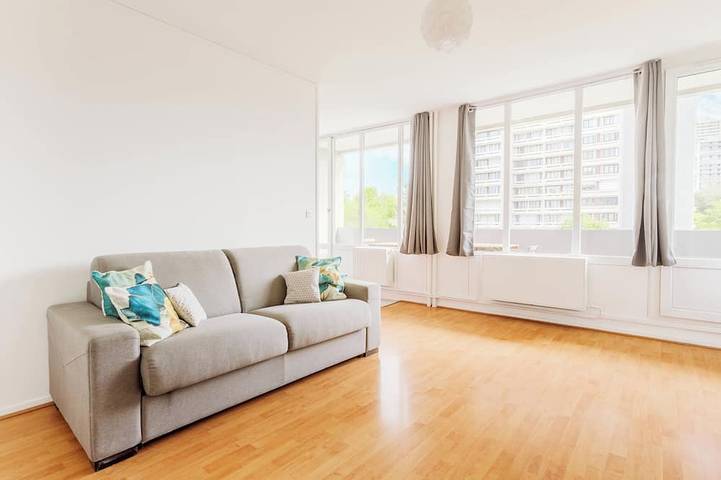 Ganze Wohnung, Bright studio near Metro Line 3 and shops in Bagnolet, Seine-Saint-Denis