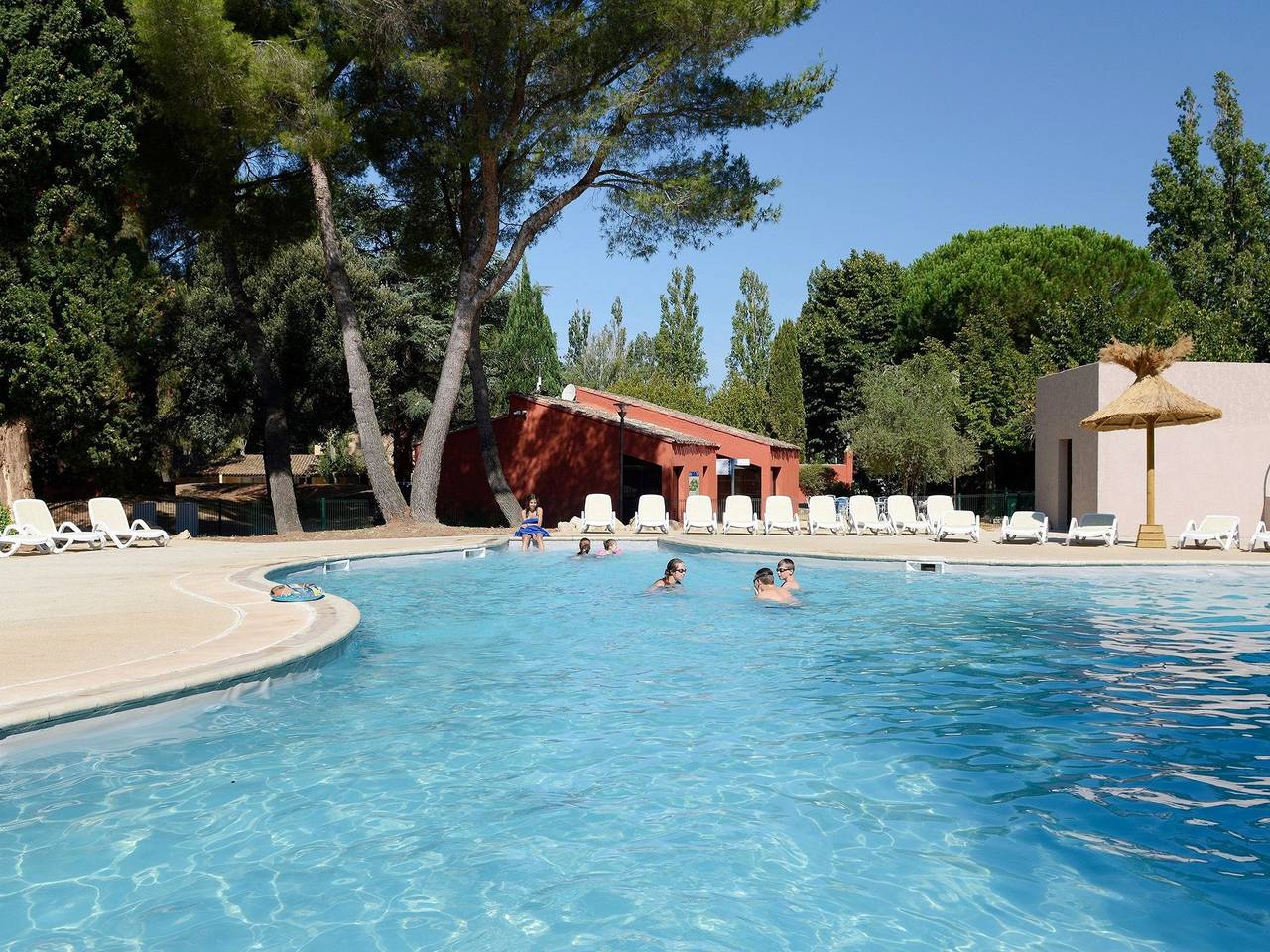 Apartamento entero, Moderno estudio en la naturaleza in Arlés, Region De Arles