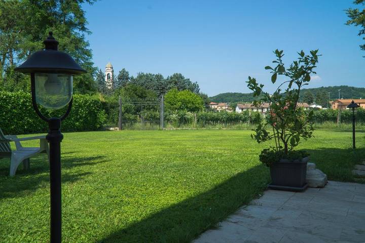 Chambre d’hôte pour 4 personnes, avec Terrasse ainsi que Jardin et Vue à Passirano - 3