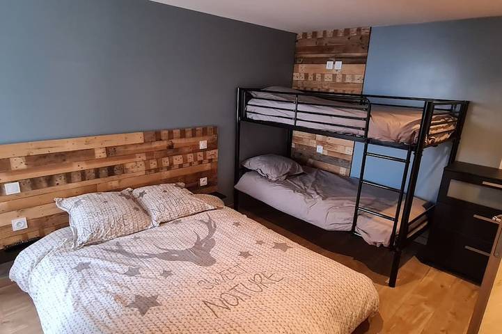 Entire apartment, St Gervais les Bains, on the heights, magnificent view, apartment sleeps 12 in Saint-Gervais-les-Bains, Pays du Mont-Blanc