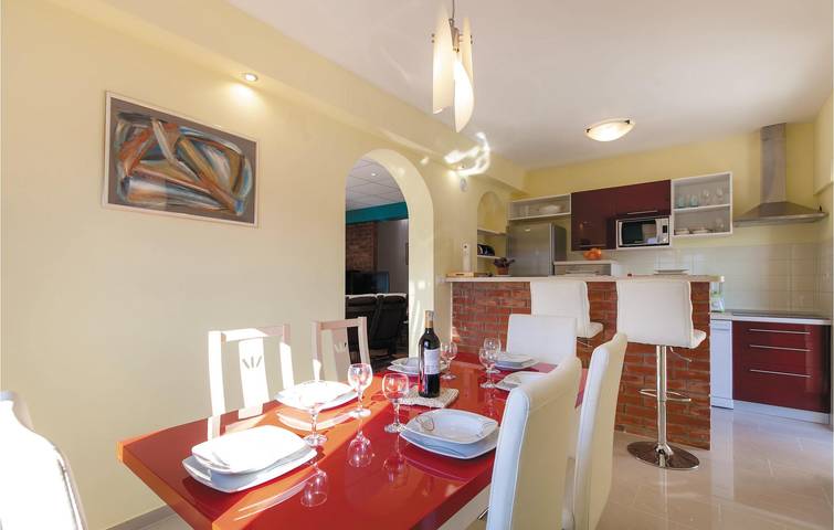 Feriehus for 9 personer med terrasse in Naklice, Split-Dalmatien