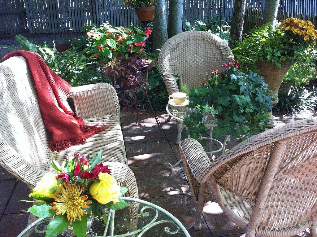 Private Garden, Jacuzzi Tub, Fireplace, In-Cottage Breakfast & Walking Distance to Soma Are Just the Beginning! in Little Rock, Arkansas