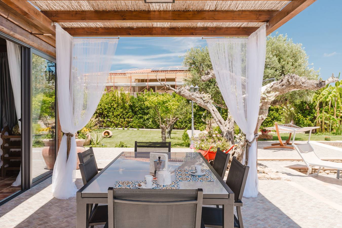Villa 'Le Giarre -  Con Piscina' with Private Pool, Wi-Fi and Air Conditioning in Misiliscemi, Trapani Province