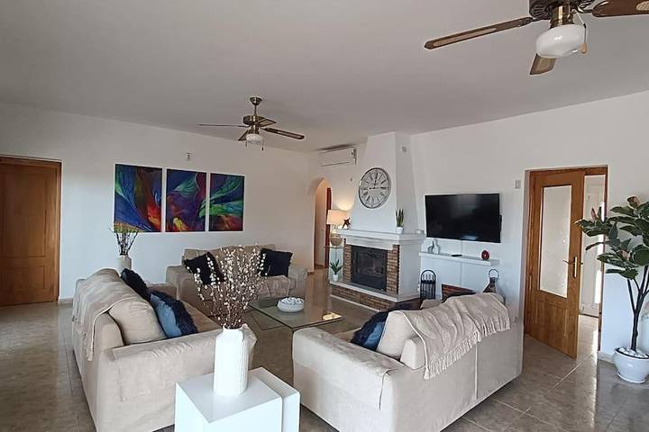 Casa rural para 8 personas, con jardín además de piscina y vistas en Alcaucín - 2