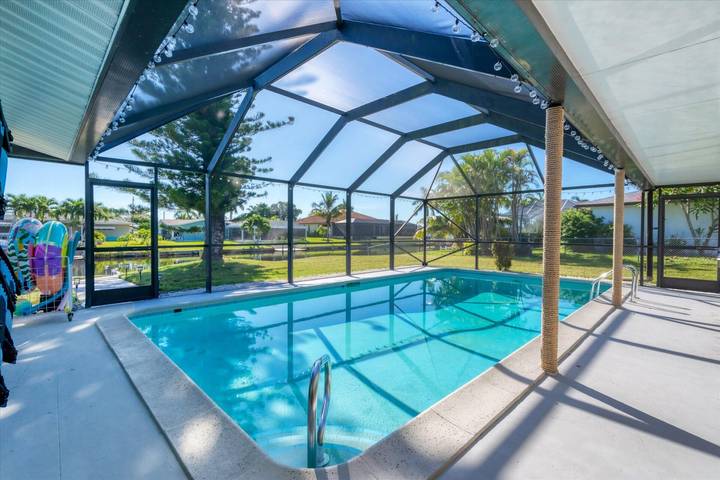 Location de vacances pour 6 personnes, avec piscine ainsi que balcon/terrasse et vue sur le lac à Cape Coral - 4