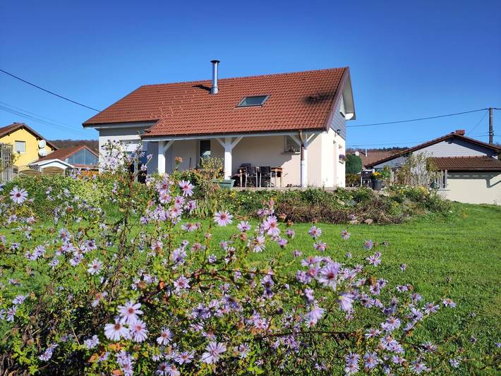 Maison de vacances pour 4 personnes, avec terrasse et jardin dans le Doubs