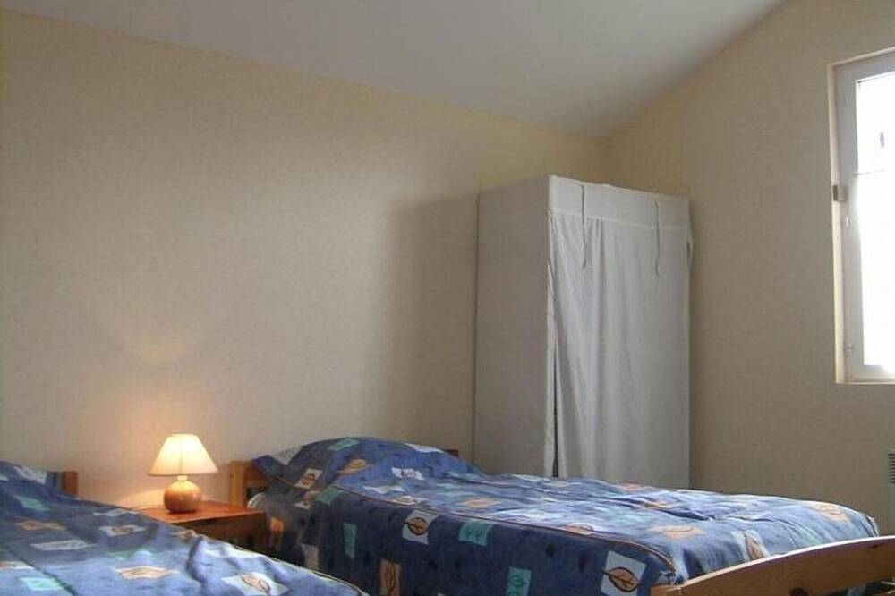 Haus mit 2 Schlafzimmern und umzäuntem Garten in Sologne, Haustiere erlaubt in Aurouër, Allier