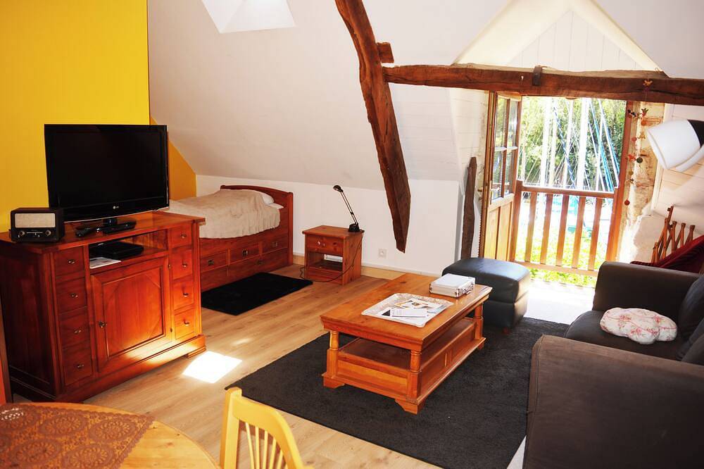 Apartamento vacacional entero, Rent apartment, near beaches, on port La Roche Bernard. Sleeps 3. in Côte des Mégalithes