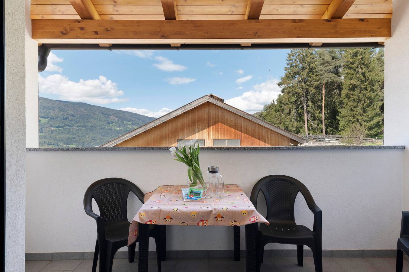 Ganze Wohnung, Ferienwohnung "Stiflerhof Apt Edelweiss" mit Bergblick, Gemeinschaftsgarten und Wlan in Issing, Pfalzen