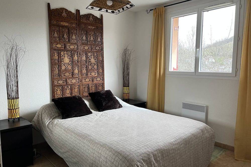 Entire apartment, 1-Bedroom Apartment with Pool View in Secure Residence, Cambo-les-Bains in Cambo-les-Bains, Bayonne region