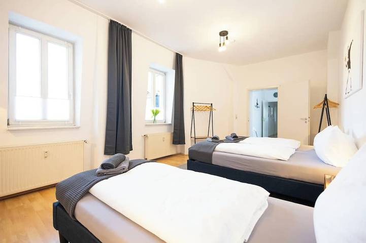 Appartement entier, Stylish apartment in a historic building with a balcony—right in the heart of Halle’s Old Town in Halle, Saale-Unstrut