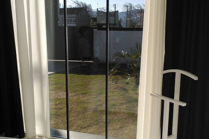 Haus mit Garten und Pool 5 Minuten von den Stränden entfernt in Praia Grande do Esteiro (Boiro), Boiro