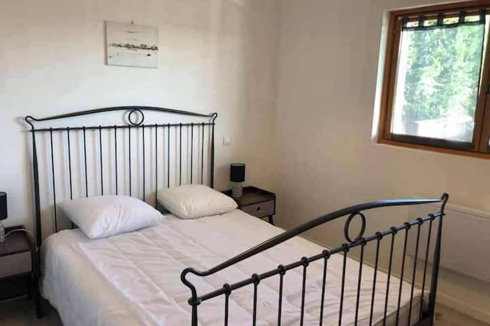 Entire house and pool in the heart of the vines in Saint-Émilion, Libourne region