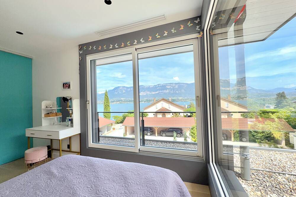 Villa 6 p Piscine à 5 mn à pied du lac in Le Bourget-du-Lac, Région de Chambéry