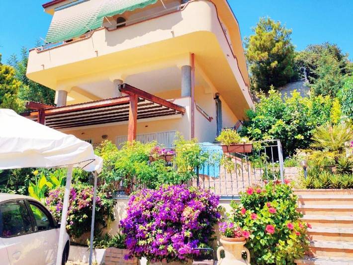 Appartamento per 4 persone, con Balcone e Terrazza nonché Giardino e Panorama a Trebisacce