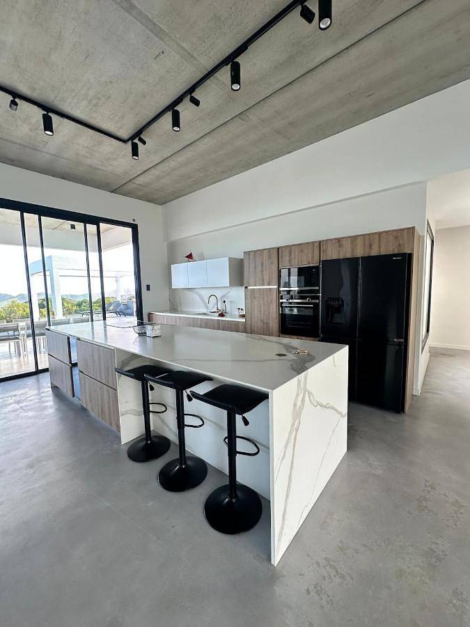 Location de vacances pour 8 personnes, avec piscine ainsi que jardin et vue à Païta - 4