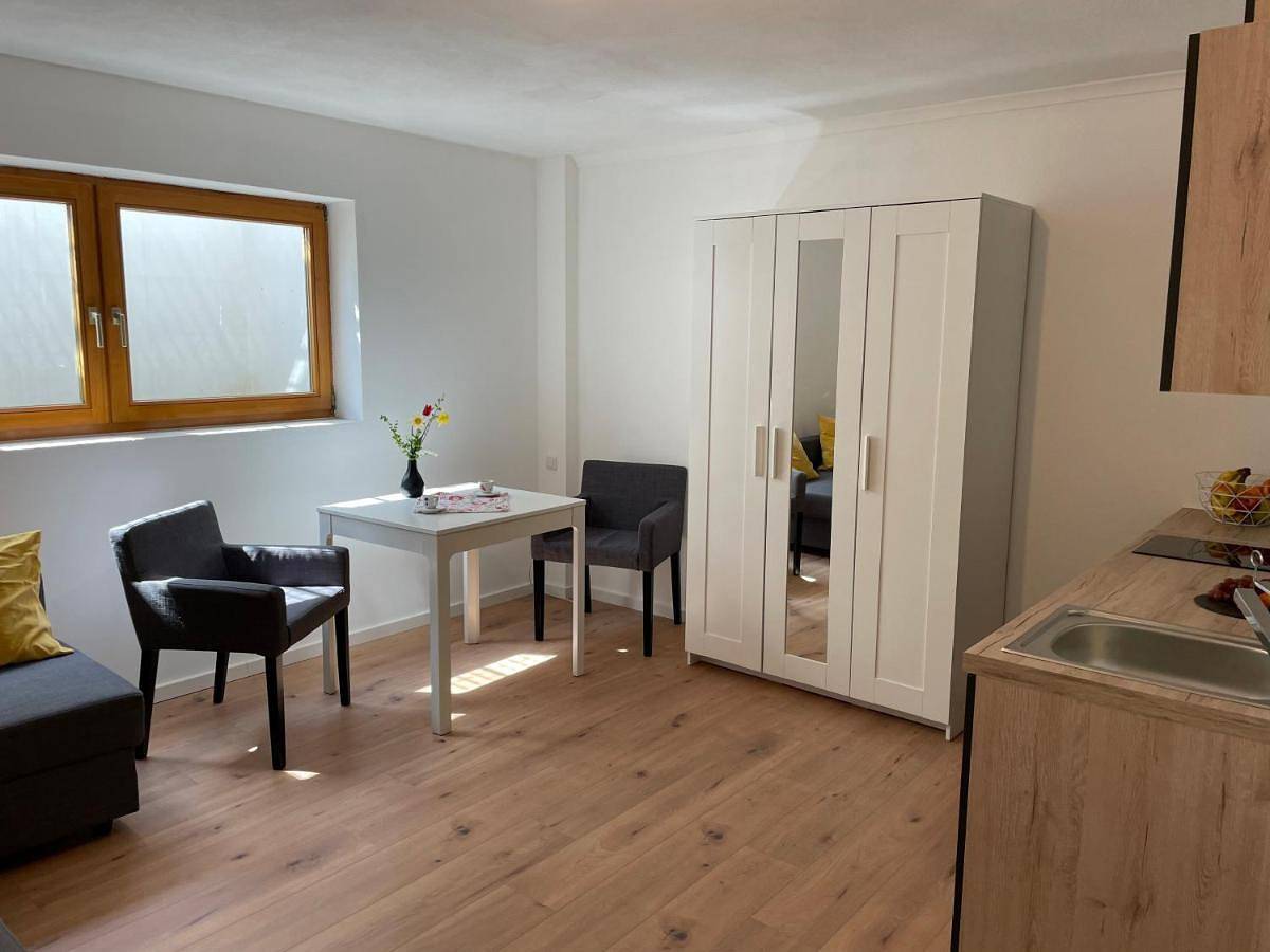Ganze Wohnung, Schöne Souterrainwohnung in Seeshaupt in Seeshaupt, Starnberger See