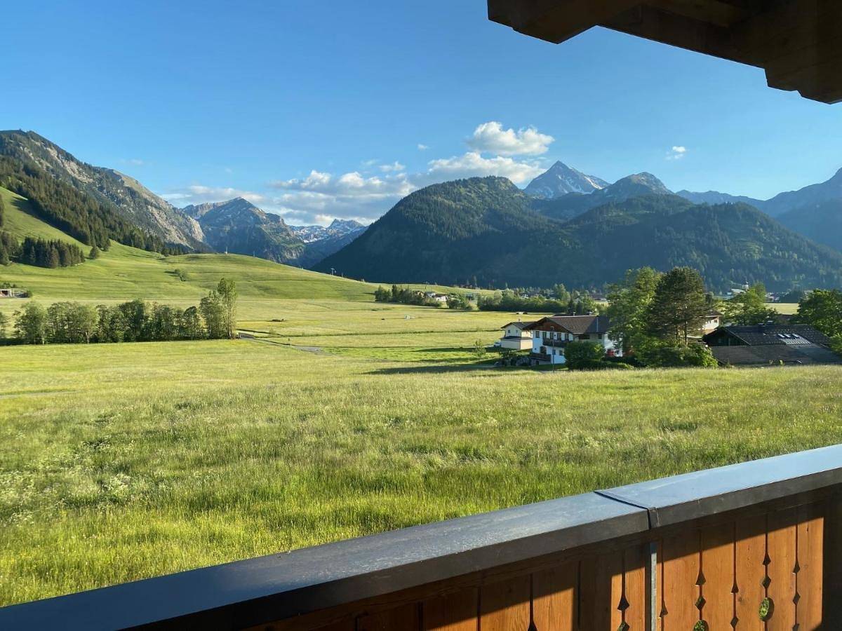 Apartment with Terrace in Tannheim (Tirol), Allgäuer Alpen (Österreich)