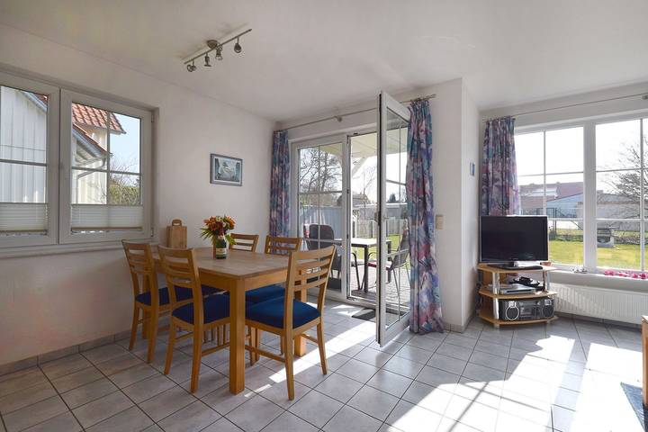 Ganze Wohnung, Ruhige Fewo, zentral, mit Gartennutzung, Süd-Terrasse, Waschmaschine, Wlan in Prerow, Fischland - Darß - Zingst